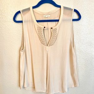 Under Skies Keyhole Sleeveless Top EUC